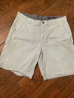 Vineyard Vines Seersucker Stripe Men’s Breaker Shorts - White and Light Blue